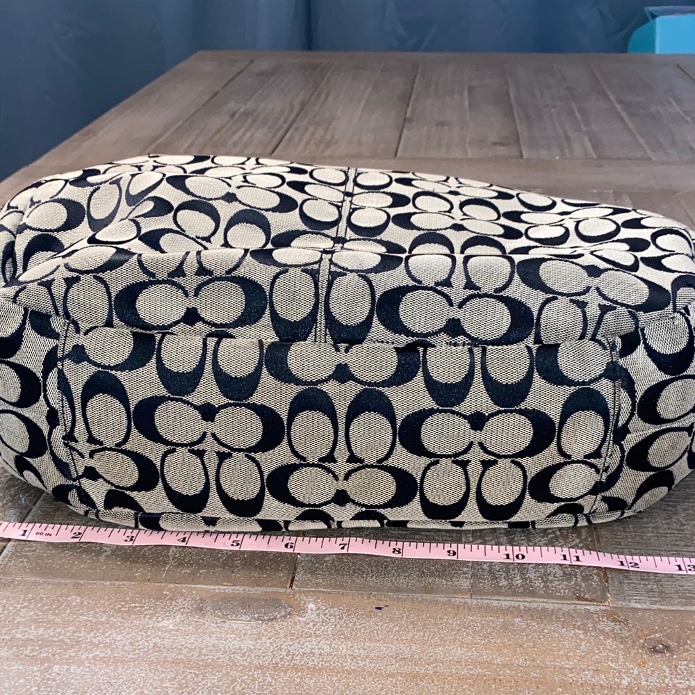 Coach Black and Tan Patterned Hobo Bag. - Picture 12 of 12